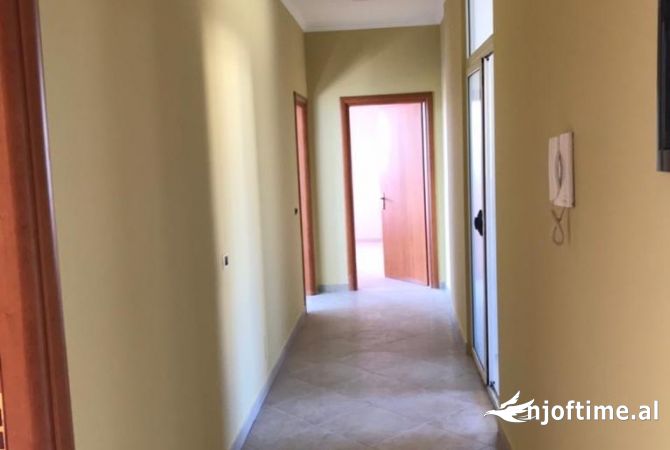 Shtepi ne shitje Shtepi Private ne Tirane, 2+1, Mobilimi E mobiluar, Pagesa 255,000  Euro.