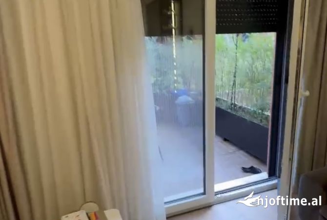 Shtepi ne shitje Apartament ne Tirane, 2+1, Mobilimi E mobiluar, Pagesa 300,000  Euro.