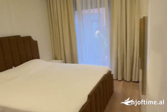 Shtepi ne shitje Apartament ne Tirane, 2+1, Mobilimi E mobiluar, Pagesa 300,000  Euro.