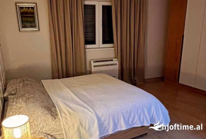 Shtepi me qera Apartament ne Tirane, 3+1, Mobilimi E mobiluar, Pagesa 900  Euro.