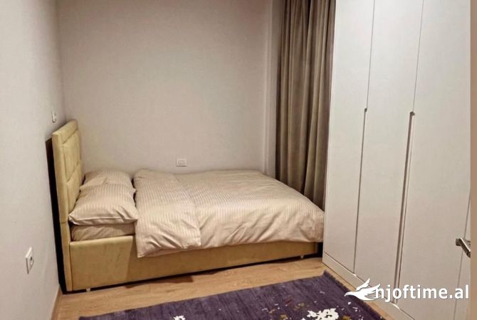 Shtepi me qera Apartament ne Tirane, 3+1, Mobilimi E mobiluar, Pagesa 900  Euro.