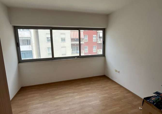 Shtepi ne shitje Apartament ne Tirane, 3+1, Mobilimi Pjeserisht e mobiluar, Pagesa 157,000  Euro.