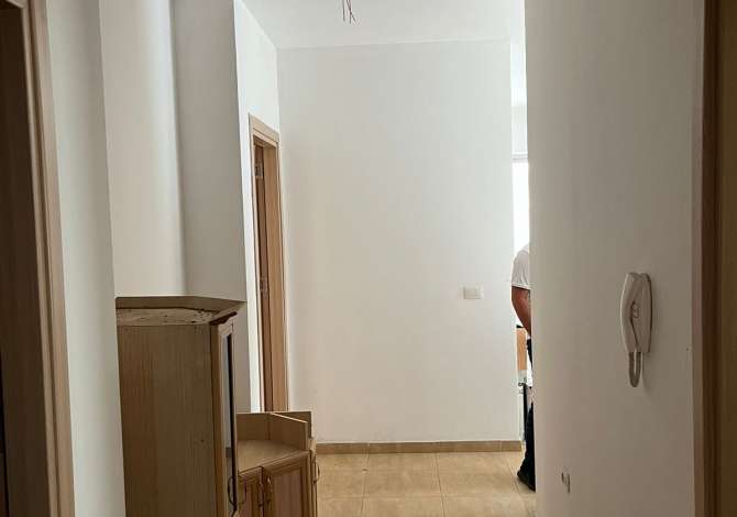 Shtepi ne shitje Apartament ne Tirane, 3+1, Mobilimi Pjeserisht e mobiluar, Pagesa 157,000  Euro.