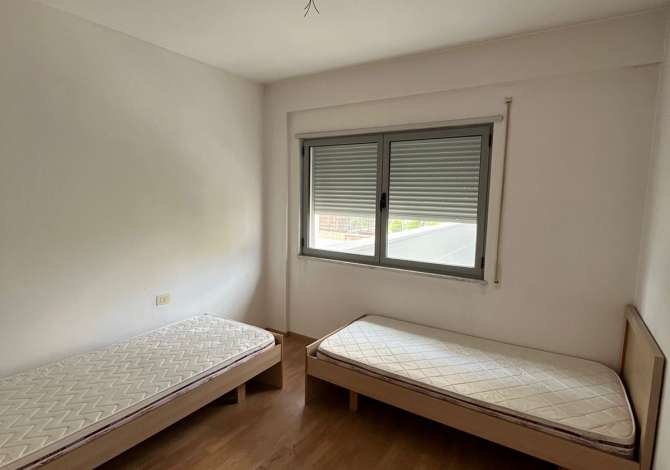 Shtepi ne shitje Apartament ne Tirane, 3+1, Mobilimi Pjeserisht e mobiluar, Pagesa 157,000  Euro.