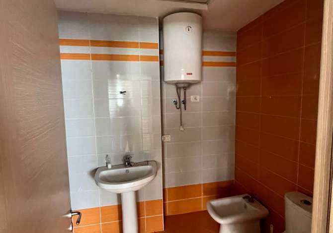 Shtepi ne shitje Apartament ne Tirane, 3+1, Mobilimi Pjeserisht e mobiluar, Pagesa 157,000  Euro.