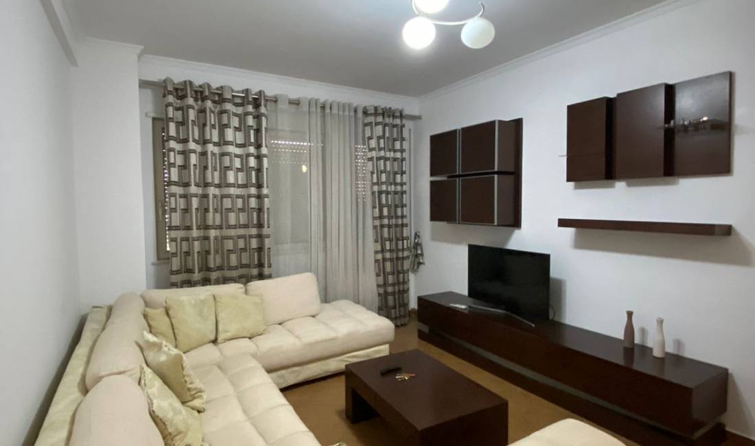 Shtepi me qera Apartament ne Tirane, 2+1, Mobilimi E mobiluar, Pagesa 550  Euro.