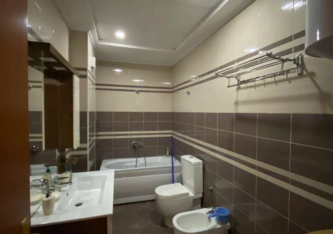 Shtepi me qera Apartament ne Tirane, 2+1, Mobilimi E mobiluar, Pagesa 550  Euro.