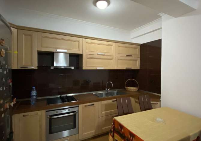 Shtepi me qera Apartament ne Tirane, 2+1, Mobilimi E mobiluar, Pagesa 550  Euro.