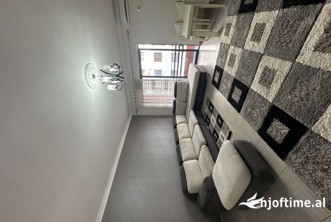 Shtepi me qera Apartament ne Tirane, 2+1, Mobilimi E mobiluar, Pagesa 450  Euro.