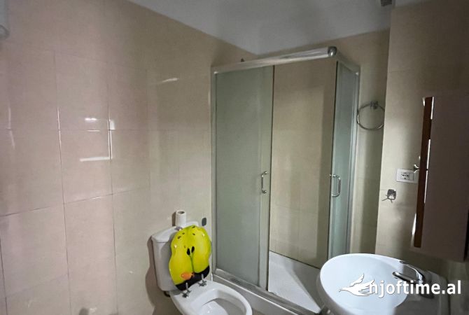 Shtepi me qera 2+1 ne Tirane - 450 Euro