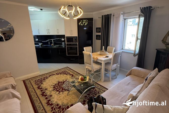 Shtepi ne shitje Apartament ne Tirane, 2+1, Mobilimi E mobiluar, Pagesa 205,000  Euro.