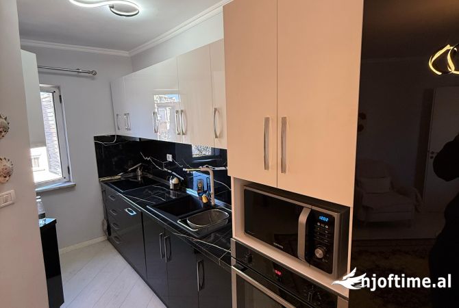 Shtepi ne shitje Apartament ne Tirane, 2+1, Mobilimi E mobiluar, Pagesa 205,000  Euro.