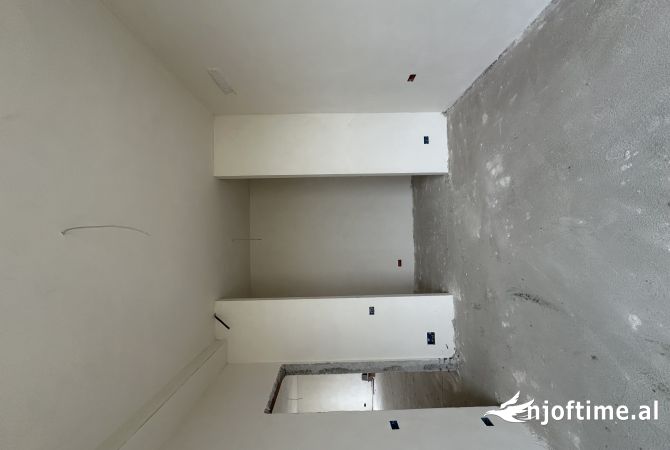 Shtepi ne shitje Duplex(shtepi me 2 kate) ne Tirane, 2+1, Mobilimi Bosh, pa mobiluar, Pagesa 295,000  Euro.