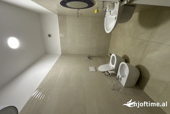 Ambient biznesi me qera 3+1 ne Tirane - 500 Euro