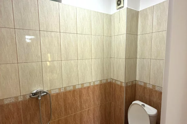 Shtepi ne shitje Apartament ne Tirane, 2+1, Mobilimi E mobiluar, Pagesa 157,000  Euro.