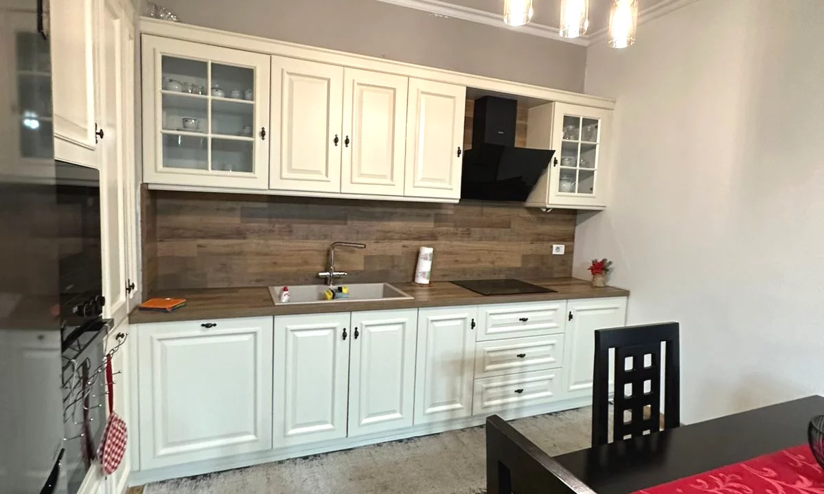 Shtepi me qera Apartament ne Tirane, 2+1, Mobilimi E mobiluar, Pagesa 50,000  Leke.