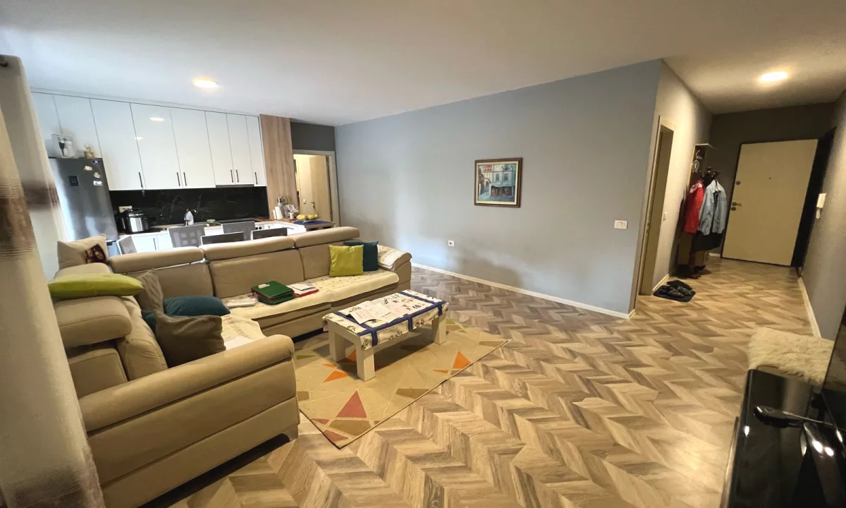 Shtepi ne shitje Apartament ne Tirane, 2+1, Mobilimi E mobiluar, Pagesa 188,000  Euro.