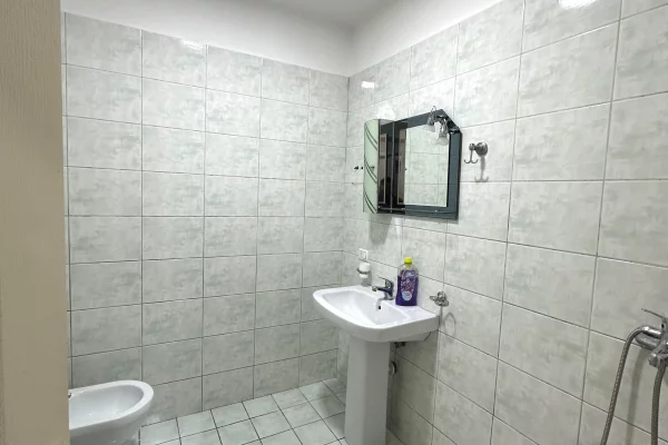 Shtepi me qera Apartament ne Tirane, 2+1, Mobilimi E mobiluar, Pagesa 500  Euro.