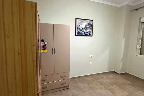 Shtepi me qera Apartament ne Tirane, 2+1, Mobilimi E mobiluar, Pagesa 500  Euro.