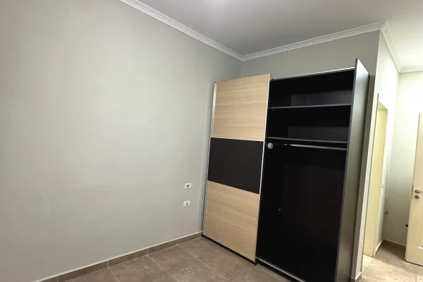Shtepi me qera Apartament ne Tirane, 2+1, Mobilimi E mobiluar, Pagesa 500  Euro.