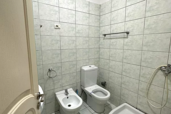 Shtepi me qera Apartament ne Tirane, 2+1, Mobilimi E mobiluar, Pagesa 500  Euro.