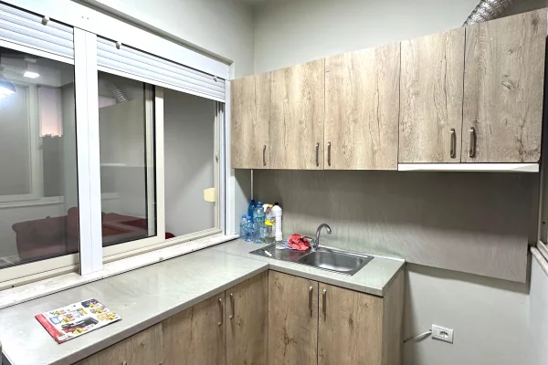 Shtepi me qera Apartament ne Tirane, 2+1, Mobilimi E mobiluar, Pagesa 500  Euro.