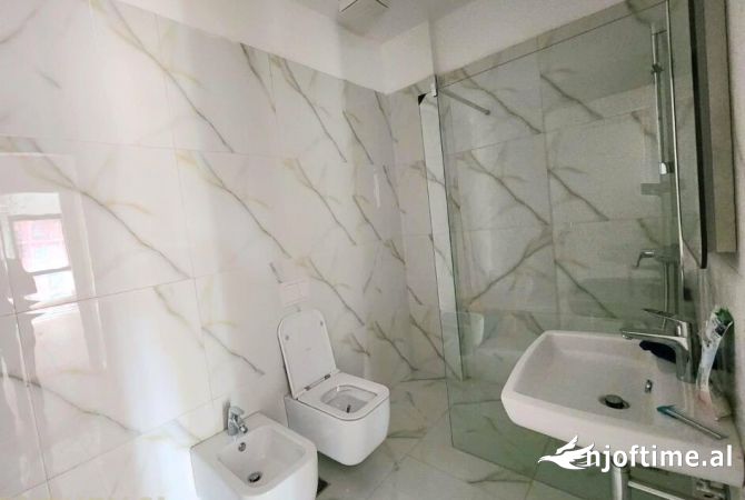 Ambient biznesi me qera 3+1 ne Tirane - 710 Euro