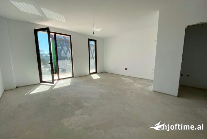 Ambient biznesi me qera 3+1 ne Tirane - 1,700 Euro