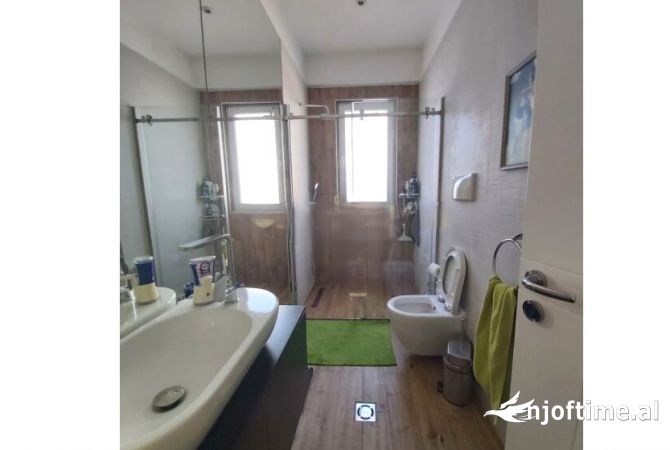 Shtepi me qera Duplex(shtepi me 2 kate) ne Tirane, 3+1, Mobilimi E mobiluar, Pagesa 1,300  Euro.