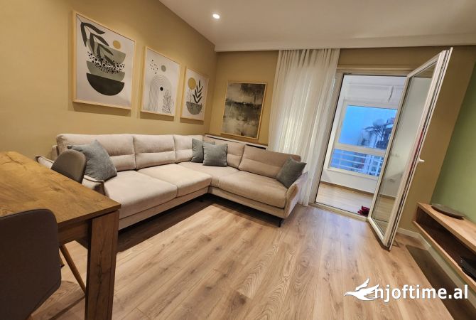 Shtepi me qera Apartament ne Tirane, 2+1, Mobilimi E mobiluar, Pagesa 1,000  Euro.