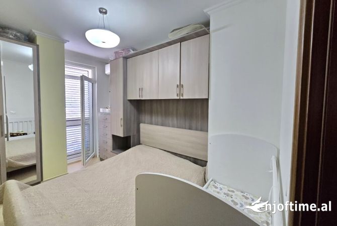 Shtepi ne shitje Apartament ne Tirane, 2+1, Mobilimi E mobiluar, Pagesa 113,000  Euro.