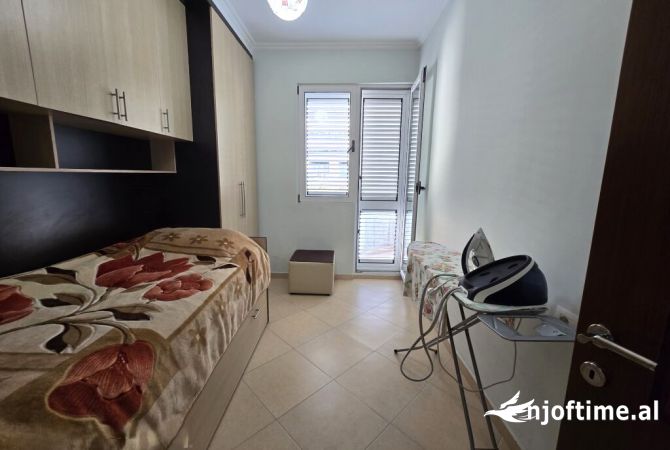 Shtepi ne shitje Apartament ne Tirane, 2+1, Mobilimi E mobiluar, Pagesa 113,000  Euro.