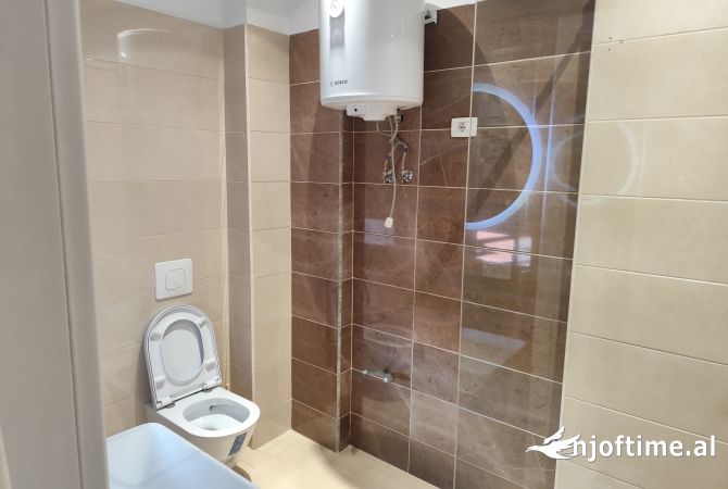 Shtepi ne shitje Apartament ne Tirane, 2+1, Mobilimi E mobiluar, Pagesa 250,000  Euro.