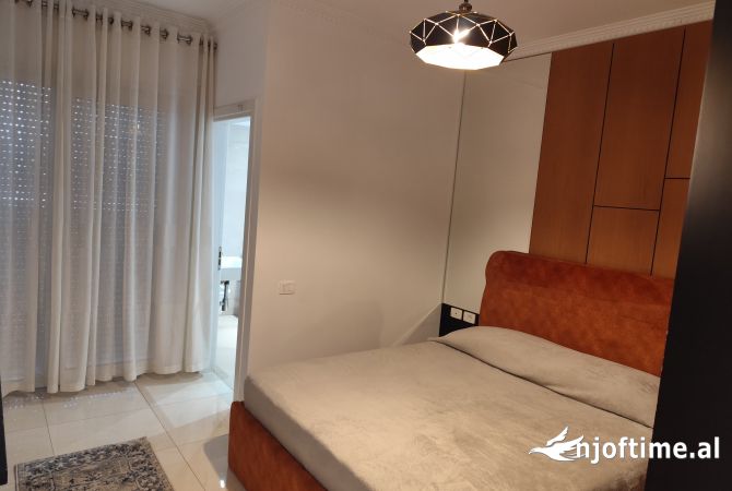Shtepi ne shitje Apartament ne Tirane, 2+1, Mobilimi E mobiluar, Pagesa 250,000  Euro.