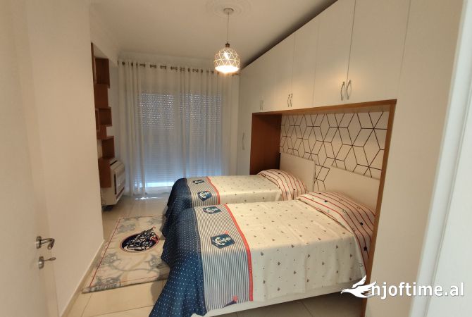 Shtepi ne shitje Apartament ne Tirane, 2+1, Mobilimi E mobiluar, Pagesa 250,000  Euro.