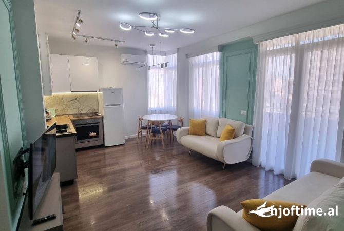Apartament 1+1 per qera, Kisha Katolike!