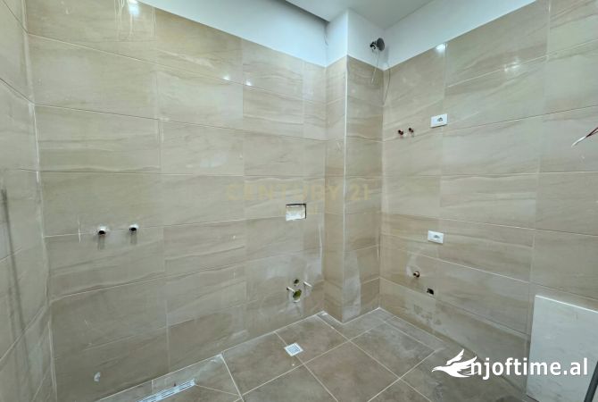 Shtepi ne shitje Apartament ne Tirane, 3+1, Mobilimi Bosh, pa mobiluar, Pagesa 286,650  Euro.