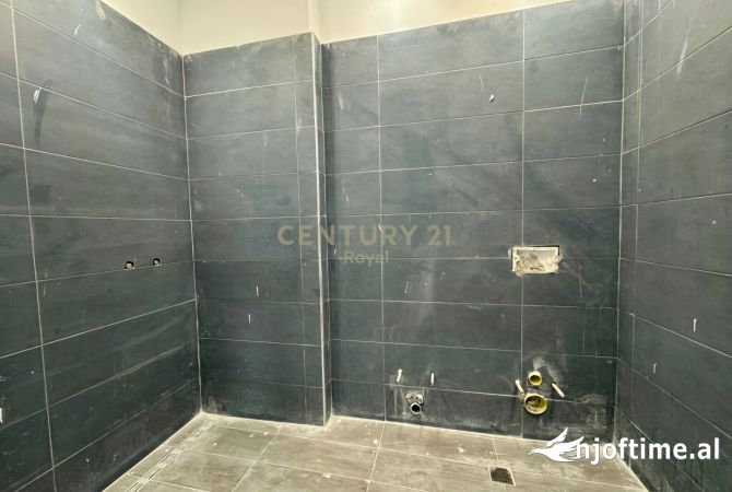 Shtepi ne shitje Apartament ne Tirane, 3+1, Mobilimi Bosh, pa mobiluar, Pagesa 286,650  Euro.