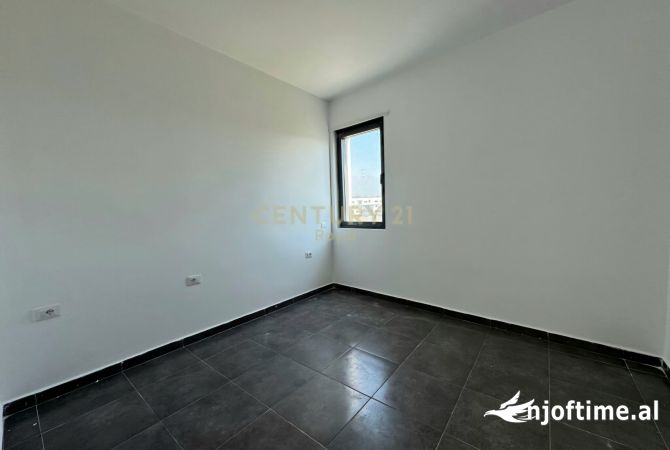 Shtepi ne shitje Apartament ne Tirane, 3+1, Mobilimi Bosh, pa mobiluar, Pagesa 286,650  Euro.
