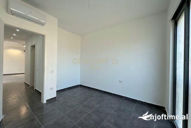 Shtepi ne shitje Apartament ne Tirane, 3+1, Mobilimi Bosh, pa mobiluar, Pagesa 286,650  Euro.
