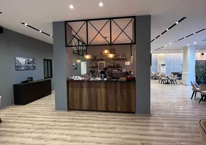 OFROHET BAR-LOUNGE + POSTE PARKIMI ME QIRA TEK LIQENI I THATE!