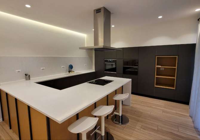 Shtepi ne shitje Apartament ne Tirane, 4+1, Mobilimi E mobiluar, Pagesa 650,000  Euro.