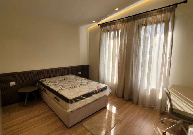 Shtepi ne shitje Apartament ne Tirane, 4+1, Mobilimi E mobiluar, Pagesa 650,000  Euro.