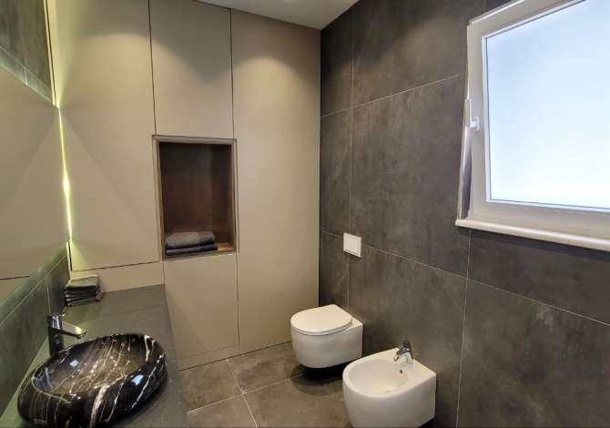 Shtepi ne shitje Apartament ne Tirane, 4+1, Mobilimi E mobiluar, Pagesa 650,000  Euro.