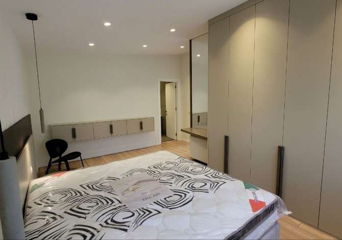 Shtepi ne shitje Apartament ne Tirane, 4+1, Mobilimi E mobiluar, Pagesa 650,000  Euro.