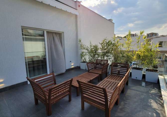 Shtepi ne shitje Apartament ne Tirane, 4+1, Mobilimi E mobiluar, Pagesa 650,000  Euro.