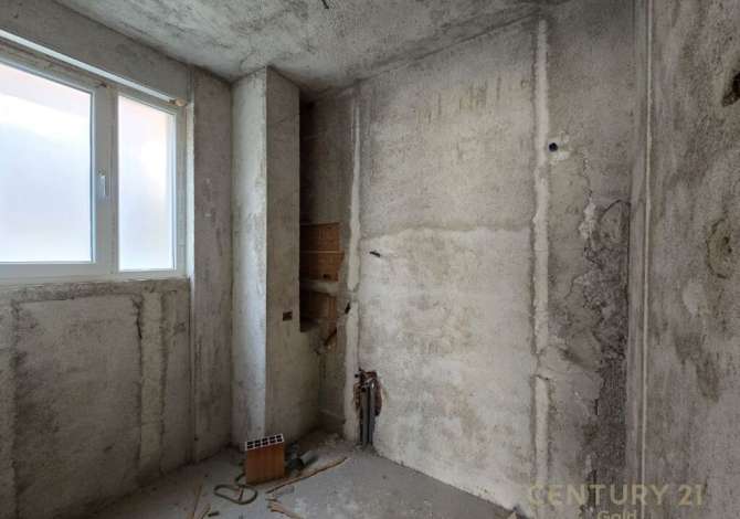 Shtepi ne shitje Apartament ne Tirane, 2+1, Mobilimi Bosh, pa mobiluar, Pagesa 175,000  Euro.