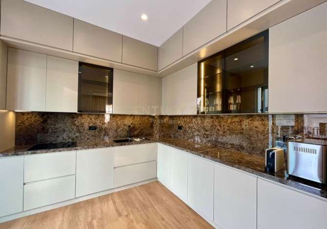 Shtepi me qera Vila Luksoze ne Tirane, 5+1, Mobilimi E mobiluar, Pagesa 4,000  Euro.