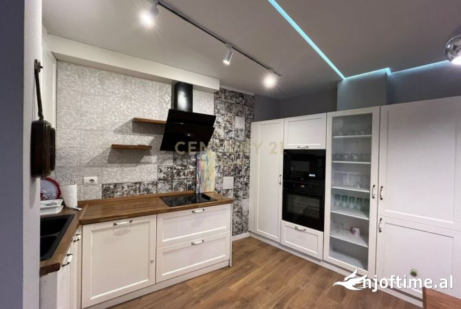 Shtepi me qera 2+1 ne Tirane - 1,000 Euro