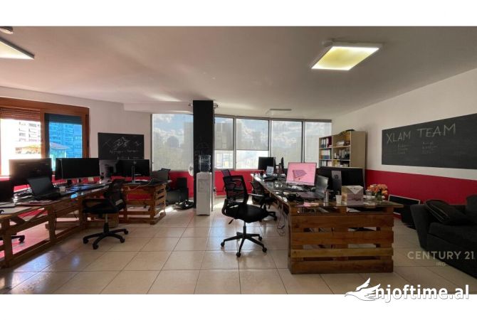Ambient biznesi me qera 3+1 ne Tirane - 2,500 Euro